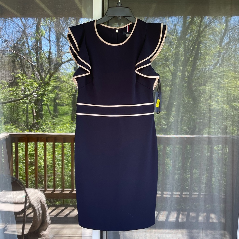 Tommy Hilfiger
Dress Ruffle Sleeve Pipe TrimSheath